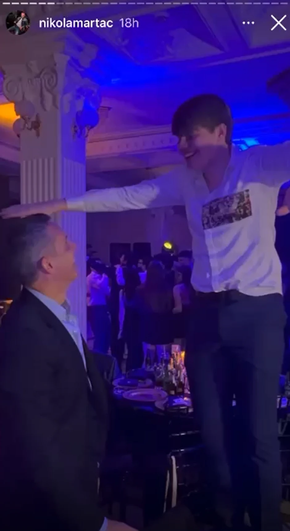 Nikola Martać poklanja sinu roleks