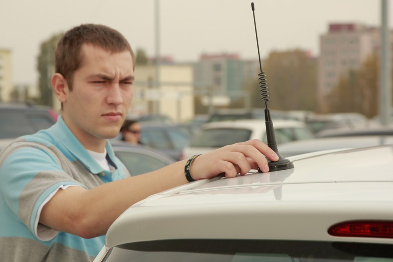 Obcokrajowcy często dziwią się na widok aut z polskimi rejestracjami wyposażonych w olbrzymie anteny na dachach