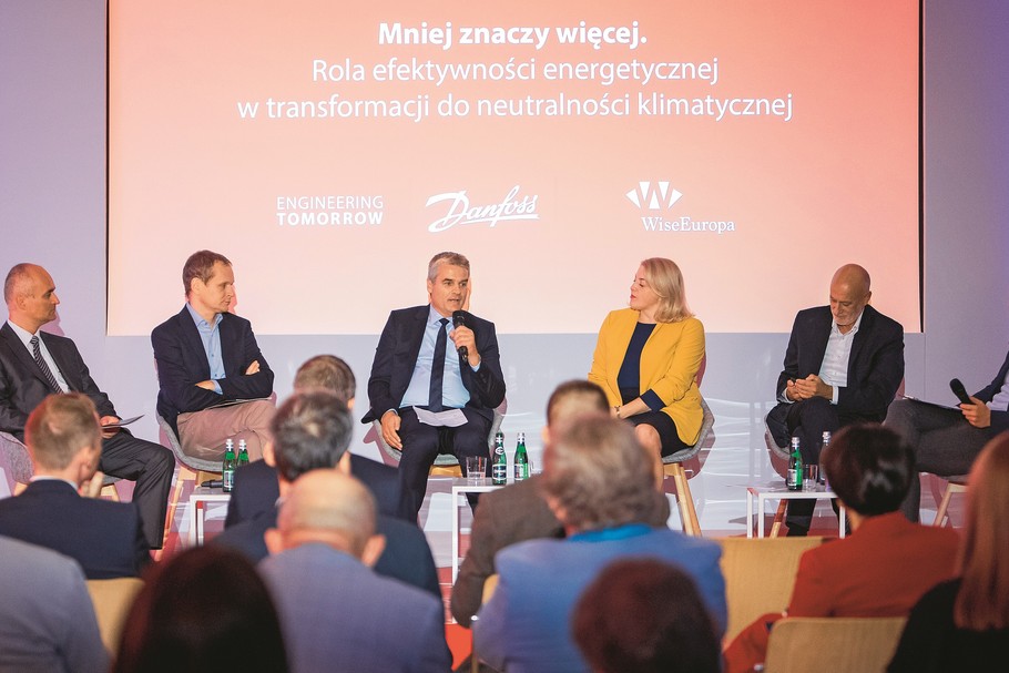 Uczestnicy debaty „Mniej znaczy więcej. Rola efektywności energetycznej w transformacji do neutralności klimatycznej” w gronie ekspertów dyskutowali m.in. o opłacalności efektywności energetycznej i budowaniu świadomości społecznej na ten temat