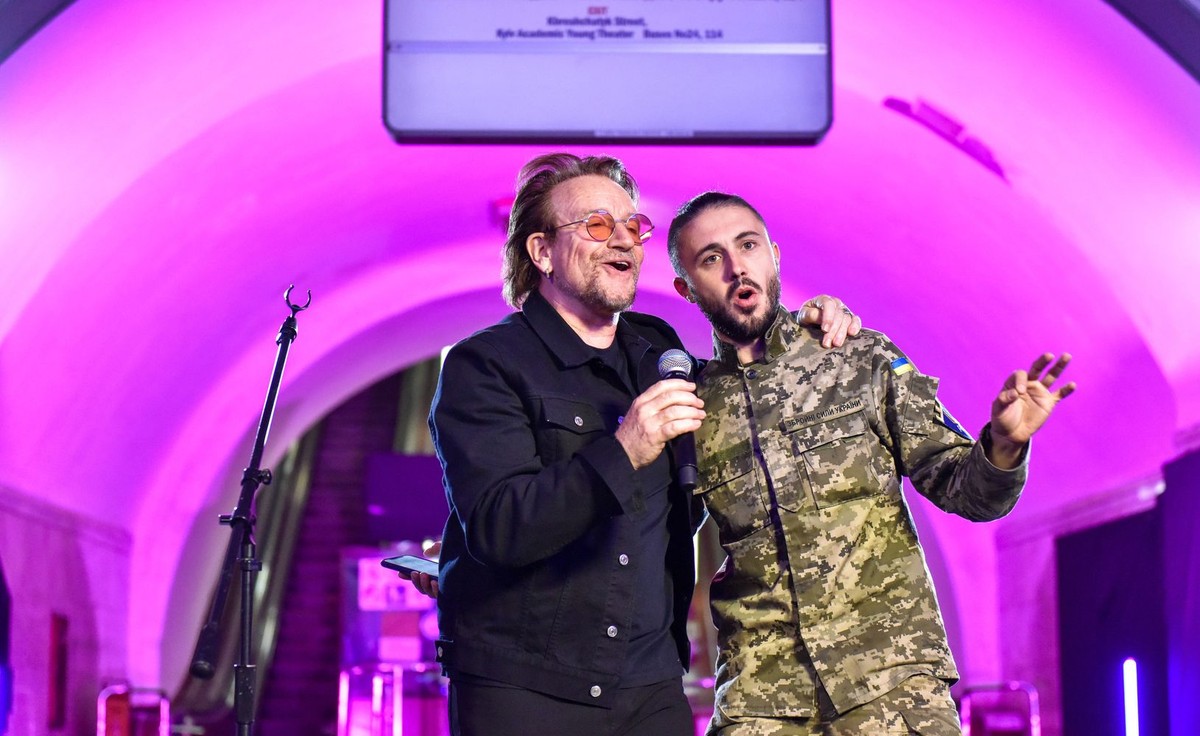 Bono na stacji kijowskiego metra