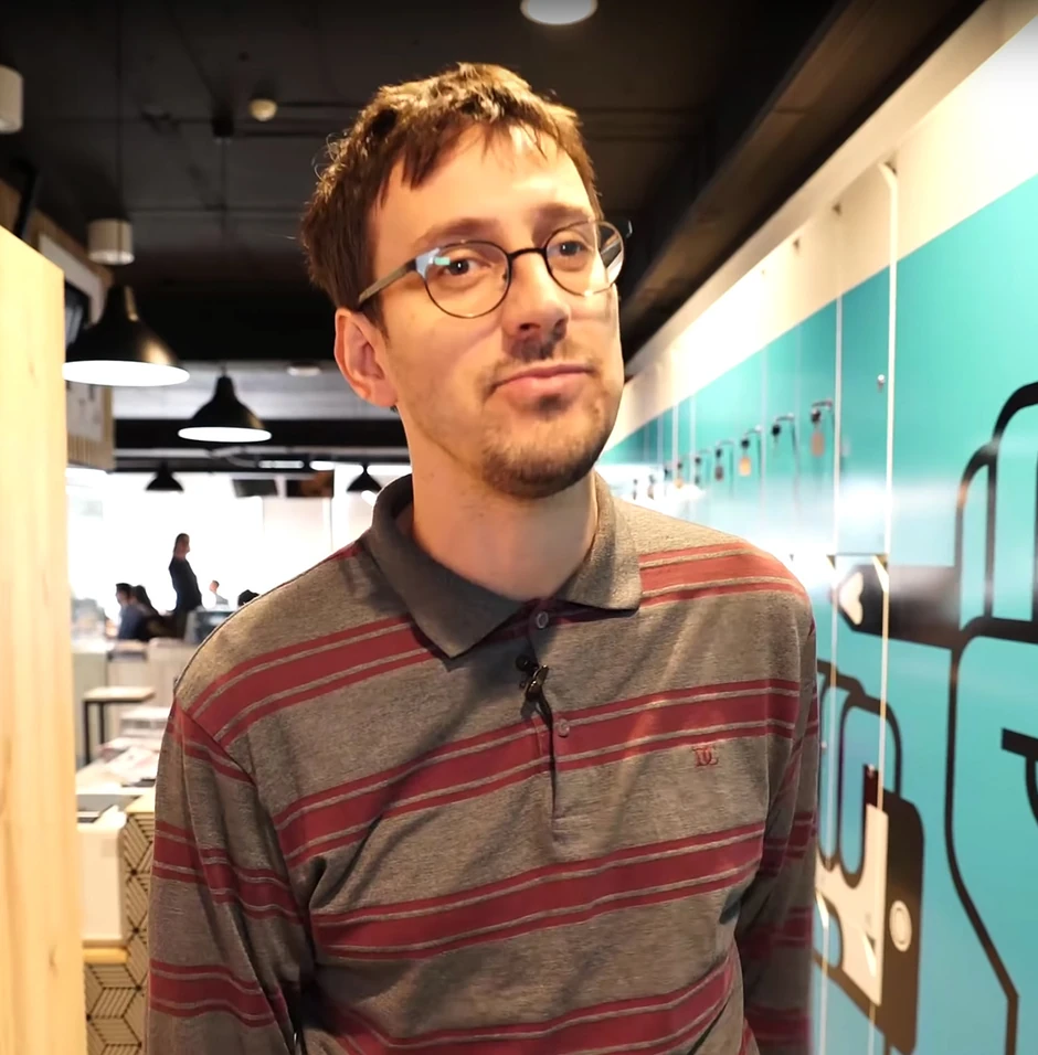 Dr Krešimir Sučević-Međeral je hrvatski lingvista, veliku popularnost u Hrvatskoj stekao je kao Lovac, tj. Tragač u kvizu Potera