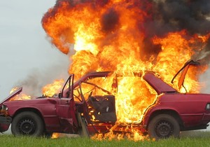 Auto izgoreo u požaru - ilustracija