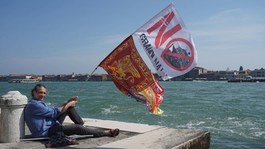 Protest przeciwników wielkich statków wycieczkowych w Wenecji