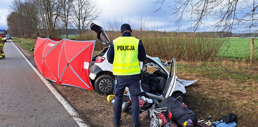 Przeraźliwy lament doprowadził policjantów do strasznego widoku. Starszy pan skonał na oczach żony