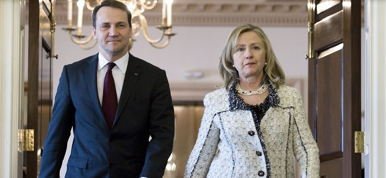 Sikorski dopytywał o wizy. Clinton rzuca termin...