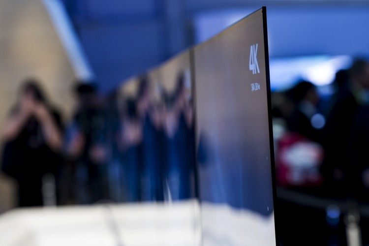 Coraz smuklejsze i coraz potężniejsze. Technologia 4K radzi sobie na rynku coraz lepiej i powoli spycha na margines telewizory FullHD. O palmę pierwszeństwa w świecie ultrawysokiej rozdzielczości obrazu walczą Samsung, Sony, LG oraz Sharp.