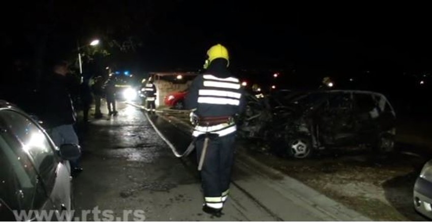 Zapaljeno je šest automobila na tri lokacije