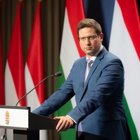 Megműtötték: kórházba került Gulyás Gergely