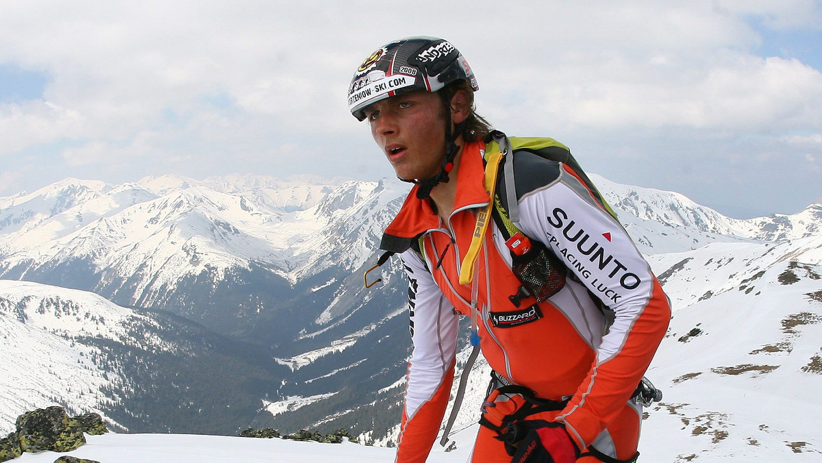 Andrzej Bargiel dzisiaj rano czasu polskiego zdobył wierzchołek K2. Teraz alpinista przygotowuje się do zjazdu na nartach z drugiego co do wysokości szczytu na ziemi.