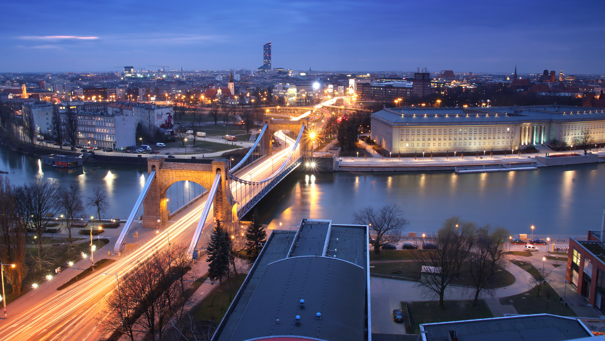Miasto Wrocław z funduszy europejskich pozyskało niemal 780 mln zł. Dzięki środkom powstają żłobki, przedszkola, szkoły, budowane są także nowe trasy tramwajowe i drogi. Finansowane są również programy edukacyjne.