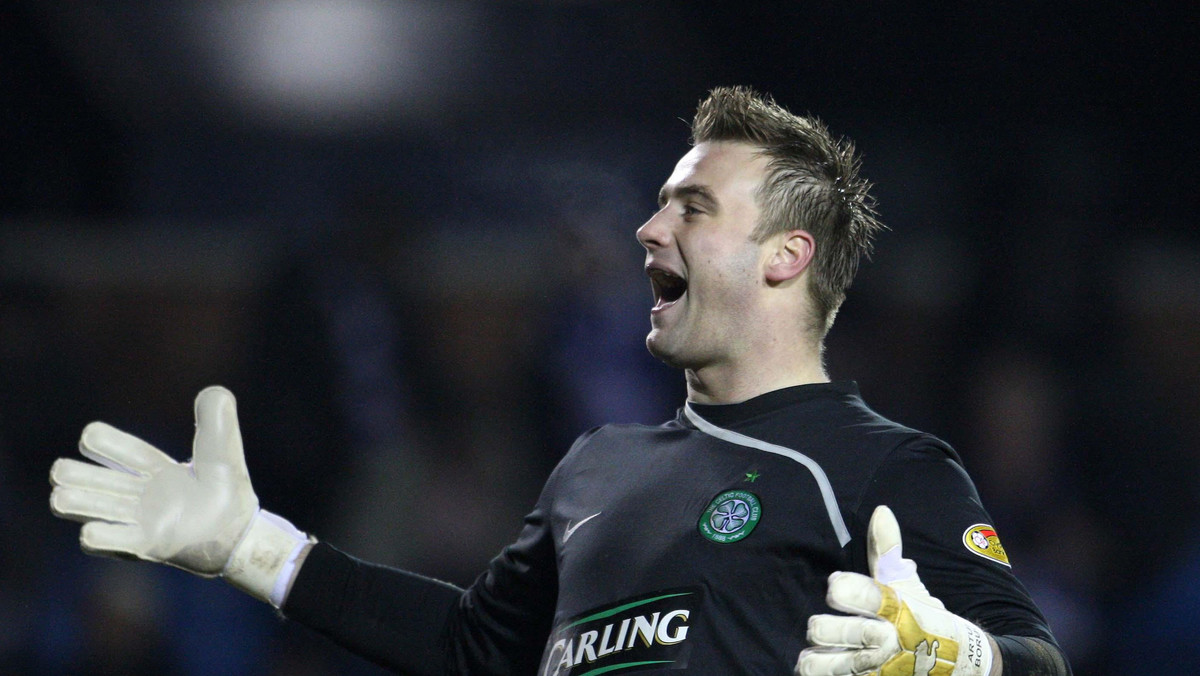 Artur Boruc w najbliższej przyszłości nie opuści zespołu Celtic Glasgow. - Boruc zostaje w Glasgow. Nigdzie nie odejdzie. Przynajmniej zimą - przyznaje Peter Lawwell, jeden z włodarzy klubu.