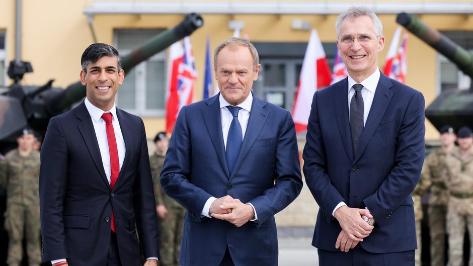 Premier RP Donald Tusk, sekretarz generalny NATO Jens Stoltenberg oraz premier Wielkiej Brytanii i Irlandii Północnej Rishi Sunak