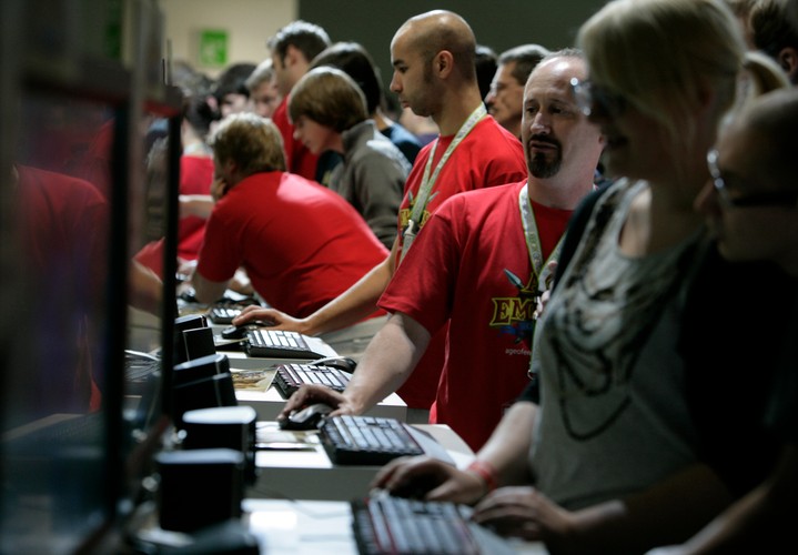 największa furorę robia Play Station i Xbox.