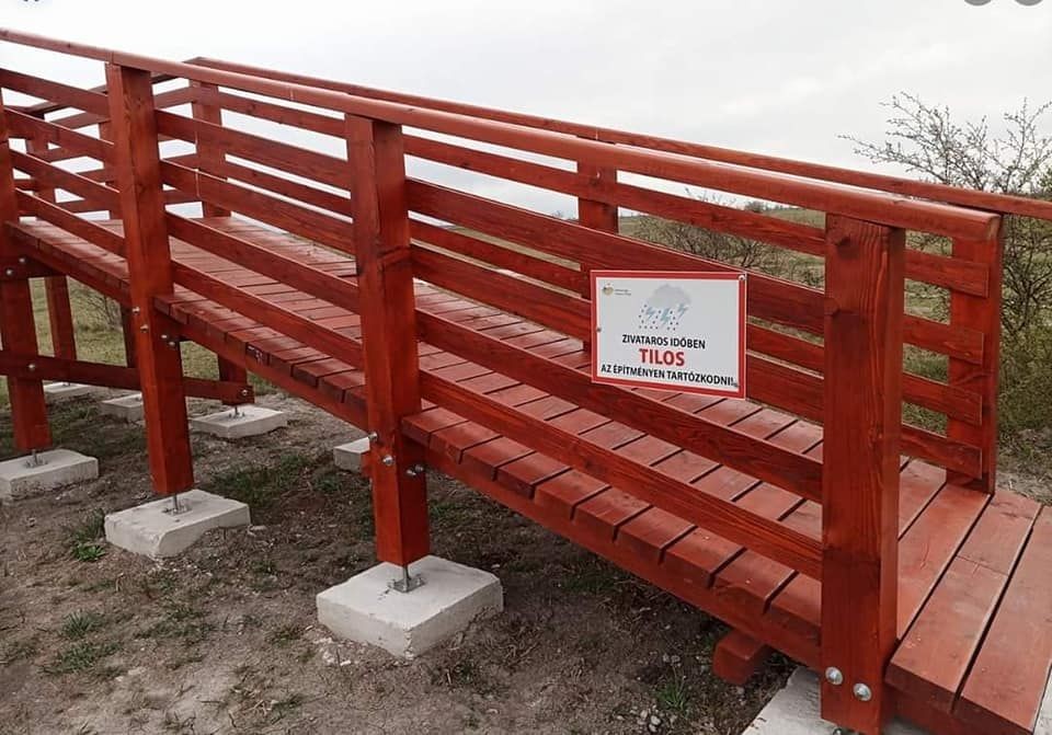 Bizarná vyhliadka v Maďarsku sa stala terčom vtipov.