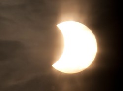 Zaćmienie Słońca. Pogoda częściowo dopisała