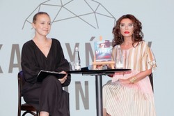 Ewa Minge eksponuje ciało w kostiumie kąpielowym i pisze o tajnym projekcie [FOTO]