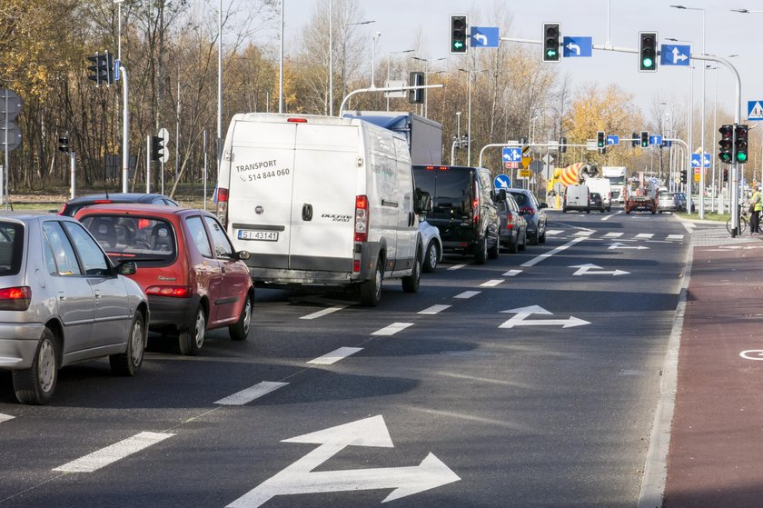 Katowice. Problemy z uruchomieniem pierwszego centrum przesiadkowego w Katowicach Ligocie