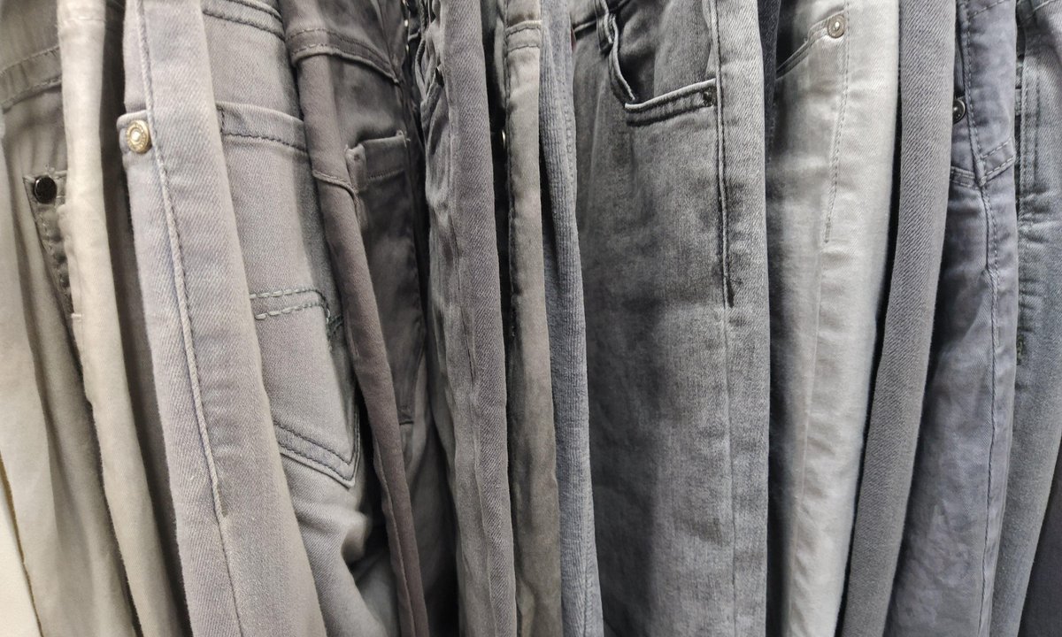 Spodnie, których myślałaś, iż już nigdy nie założysz. Wracają do łask