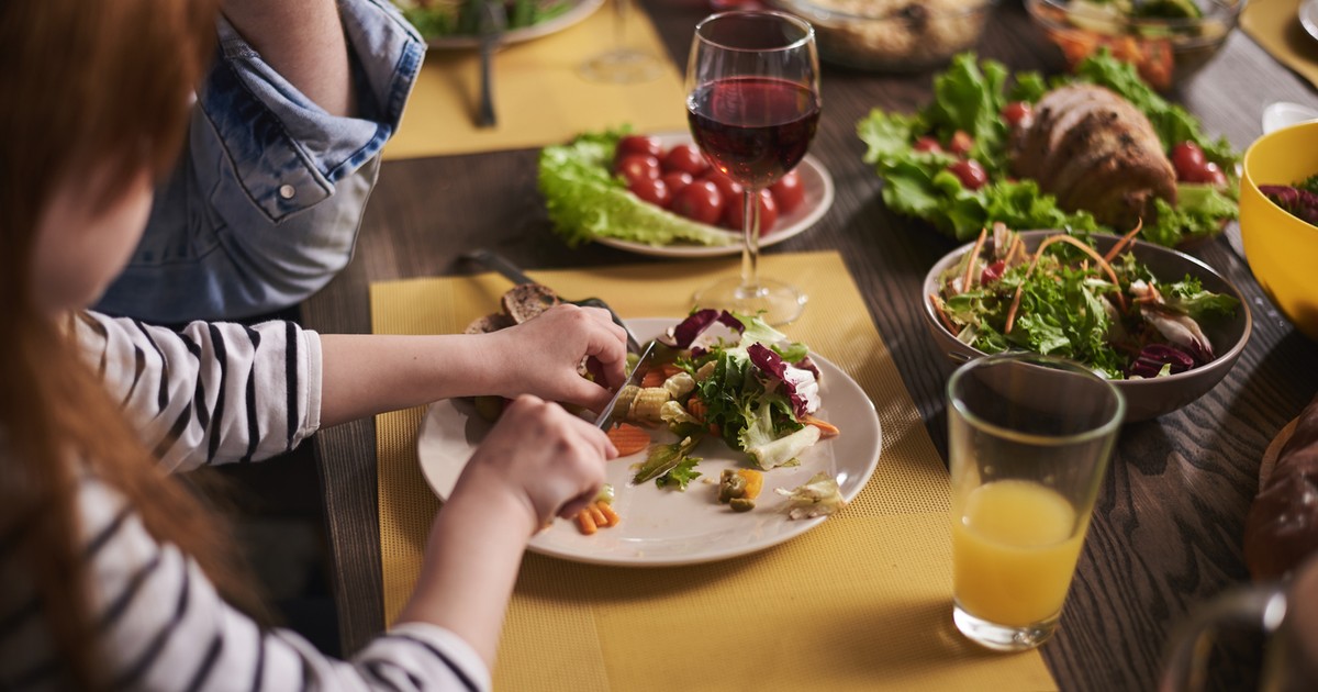 Łosoś i oliwa na dobre samopoczucie? Naukowcy odkryli, jaka dieta jest najlepsza dla zdrowia psychicznego