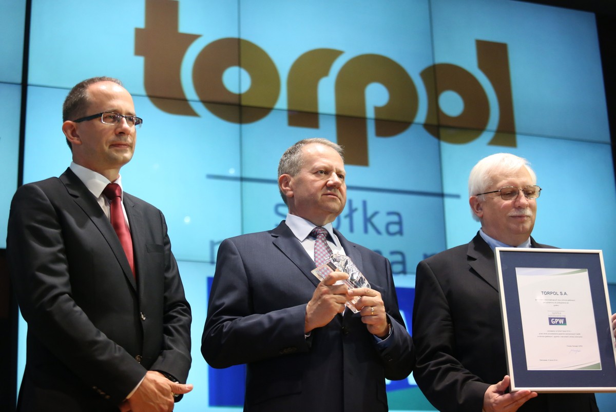 Od lewej: Michał Ulatowski - wiceprezes zarządu, Tomasz Sweklej - prezes zarządu Torpol S.A., Krzysztof Miler - wiceprezes zarządu, podczas debiutu spółki TORPOL S.A. na Głównym Rynku warszawskiej Giełdy Papierów Wartościowych, 8 bm. (mr) PAP/Leszek Szymański