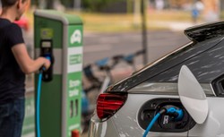 Nowe dopłaty do samochodów elektrycznych, program "Mój elektryk" to duże zmiany