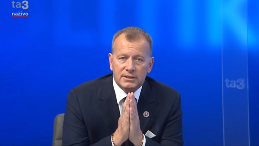 Kollár sa ospravedlnil synovi Arturovi.