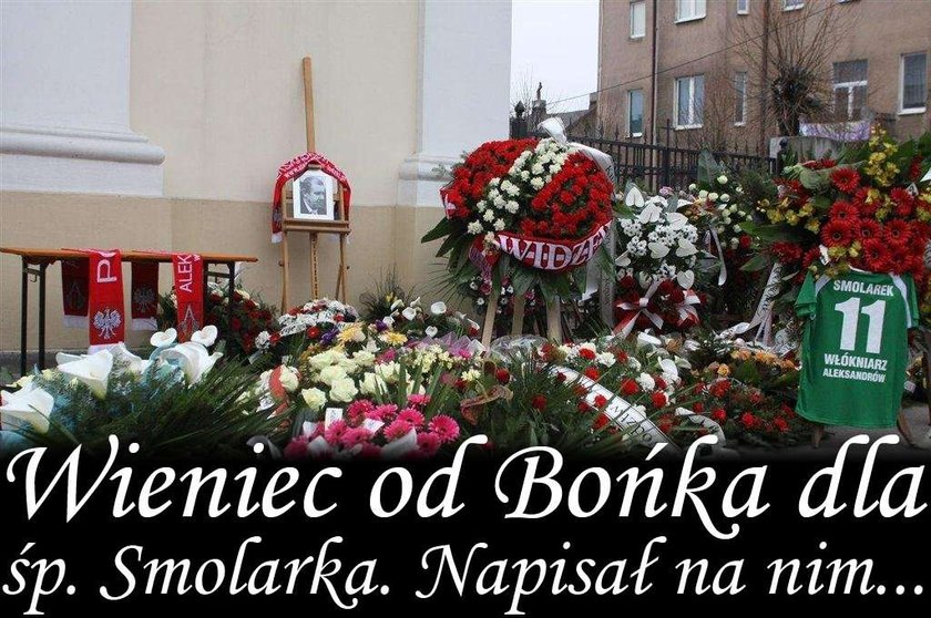 Wieniec od Bońka dla śp. Smolarka. Napisał na nim...