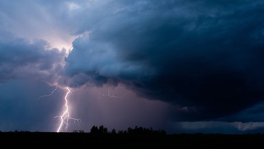 Ponad 9 tys. odbiorców bez prądu po wieczornych burzach