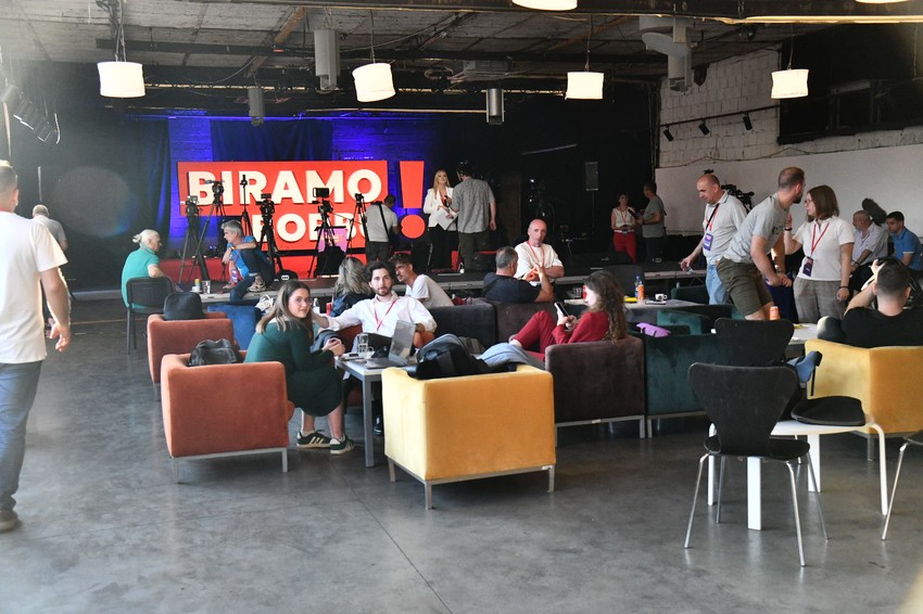 Atmosfera u štabu koalicije "Biramo borbu"