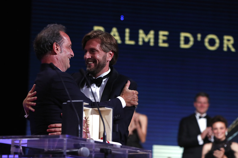 Vincent Lindon (od lewej), przewodniczący jury oraz reżyser, laureat Złotej Palmy za najlepszy film Cannes 2022 Ruben Ostlund 