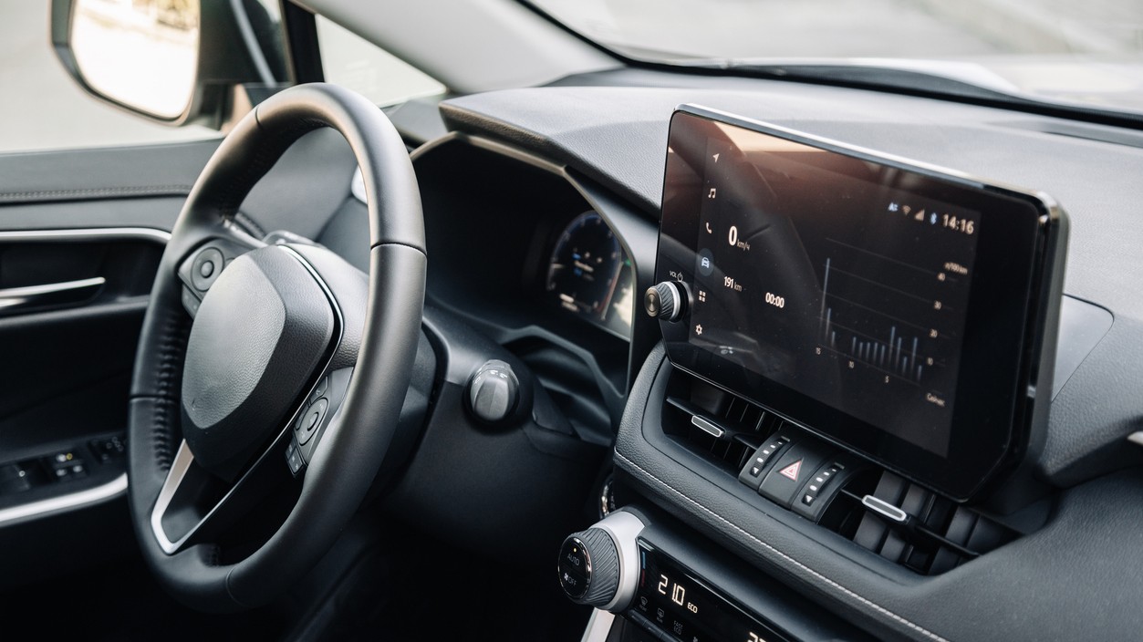 Moderné auto s digitálnym ovládaním – štart dokážu zablokovať výrobca aj majiteľ cez aplikáciu. 