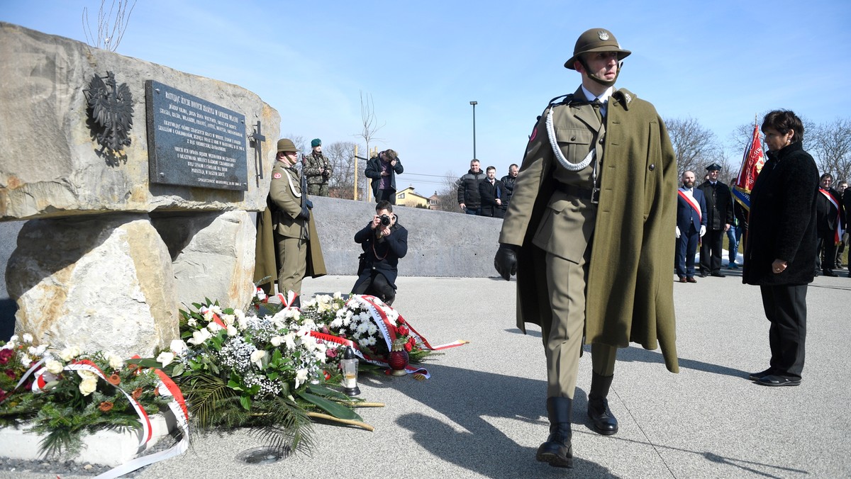 Sejmik województwa podkarpackiego przyjął dziś przez aklamację stanowisko, w którym oddaje hołd wszystkim Polakom, którzy ratowali Żydów w czasie drugiej wojny światowej.