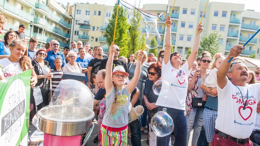 Asia zebrała pieniądze dla chorej mamy. Teraz odebrali im zasiłki