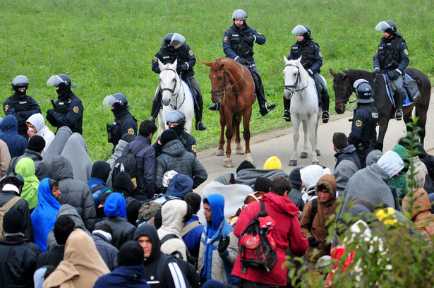 Kryzys imigracyjny: Napięta sytuacja w Słowenii, wojsko będzie wspierać policję