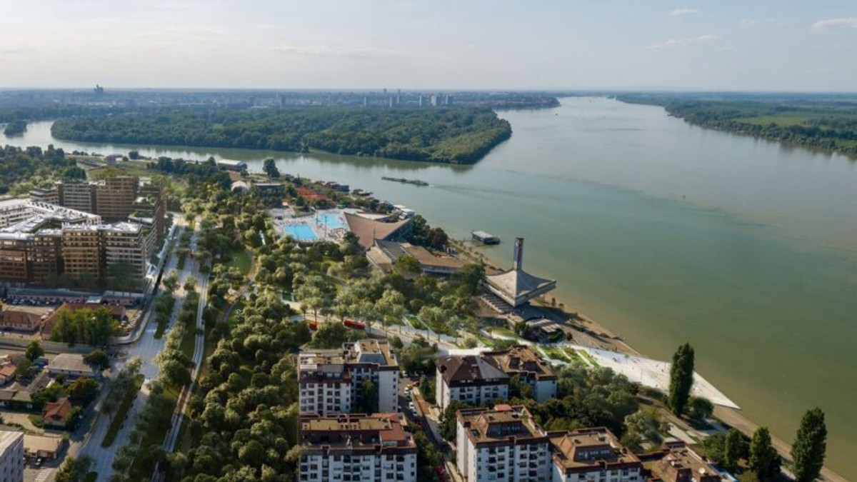 Dunavski kej na Dorćolu, kod SC 25 maj, gde je u izgradnji Linijski park