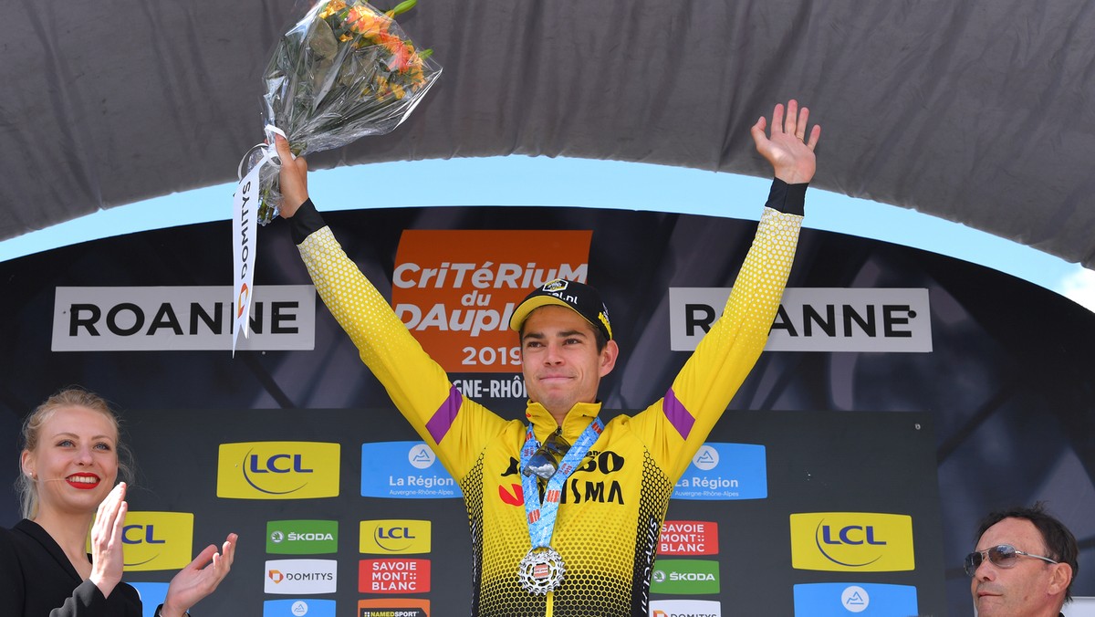 Wout Van Aert z grupy Team Jumbo-Visma wygrał 4. etap wyścigu Criterium du Dauphine, którym była jazda indywidualna na czas. Najważniejszym wydarzeniem dnia był jednak upadek Chrisa Froome’a. Brytyjczyk nie pojedzie w Tour de France. Michał Kwiatkowski spisał się poniżej oczekiwań i uplasował się dopiero w drugiej setce. 