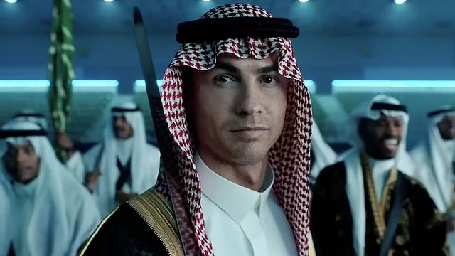 Cristiano Ronaldo szaúdi outfitbe öltözve reklámozza a klubját