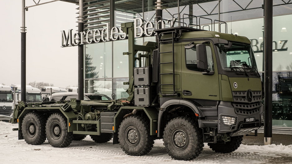 Wojskowy Mercedes-Benz Arocs 3945. Fot. MB