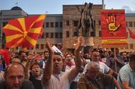 Protest przeciw tzw. kompromisowi Macrona w stolicy Macedonii Północnej Skopje