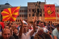 Protest przeciw tzw. kompromisowi Macrona w stolicy Macedonii Północnej Skopje