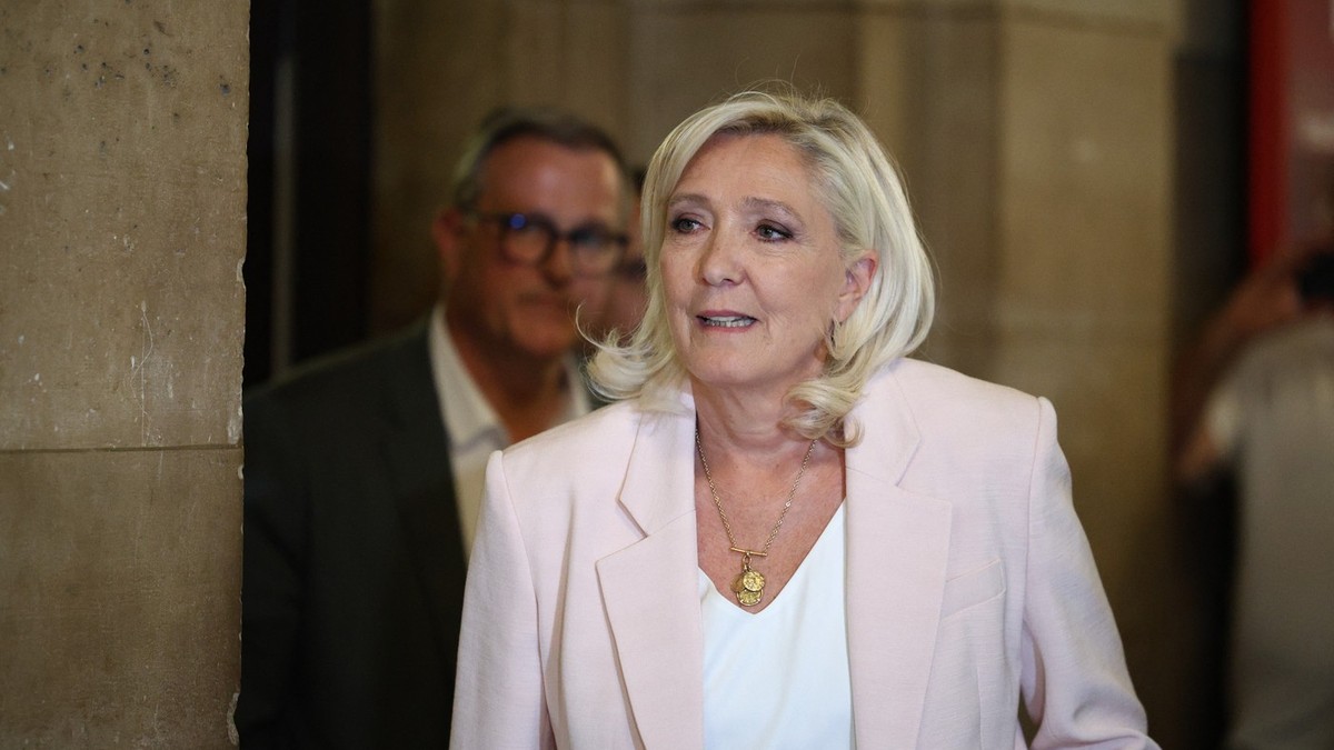 Marin Le Pen dolazi na sud u Parizu 7. jula