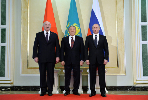 Putin chce unii walutowej z Białorusią i Kazachstanem