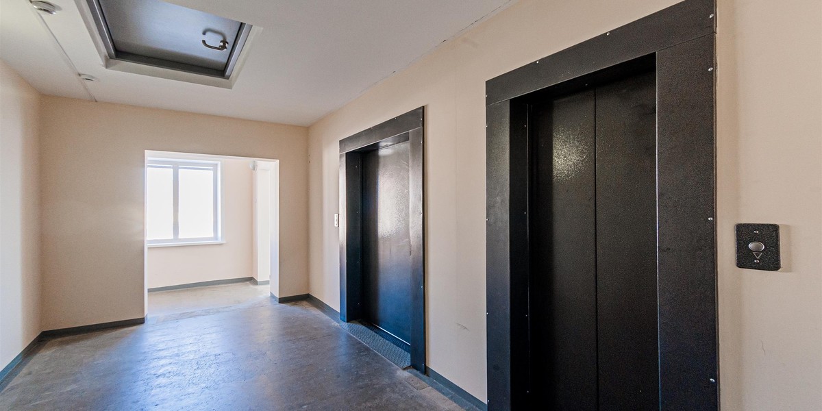 O krok od tragedii w Krakowie. Zerwała się winda z kobietą w środku.