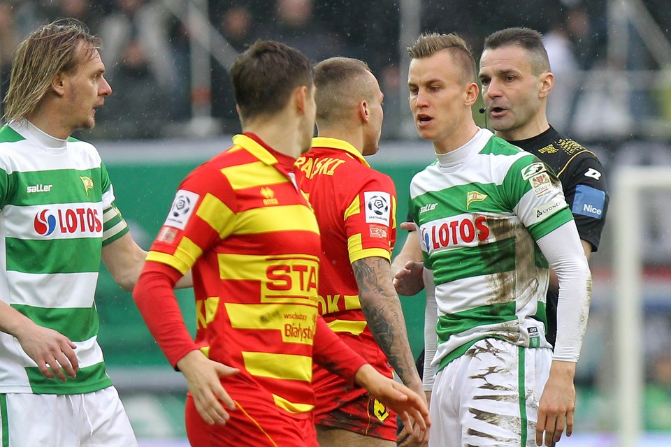 PIŁKA NOŻNA LIGA POLSKA LECHIA JAGIELLONIA (Paweła Stolarskiego Jacek Góralski)