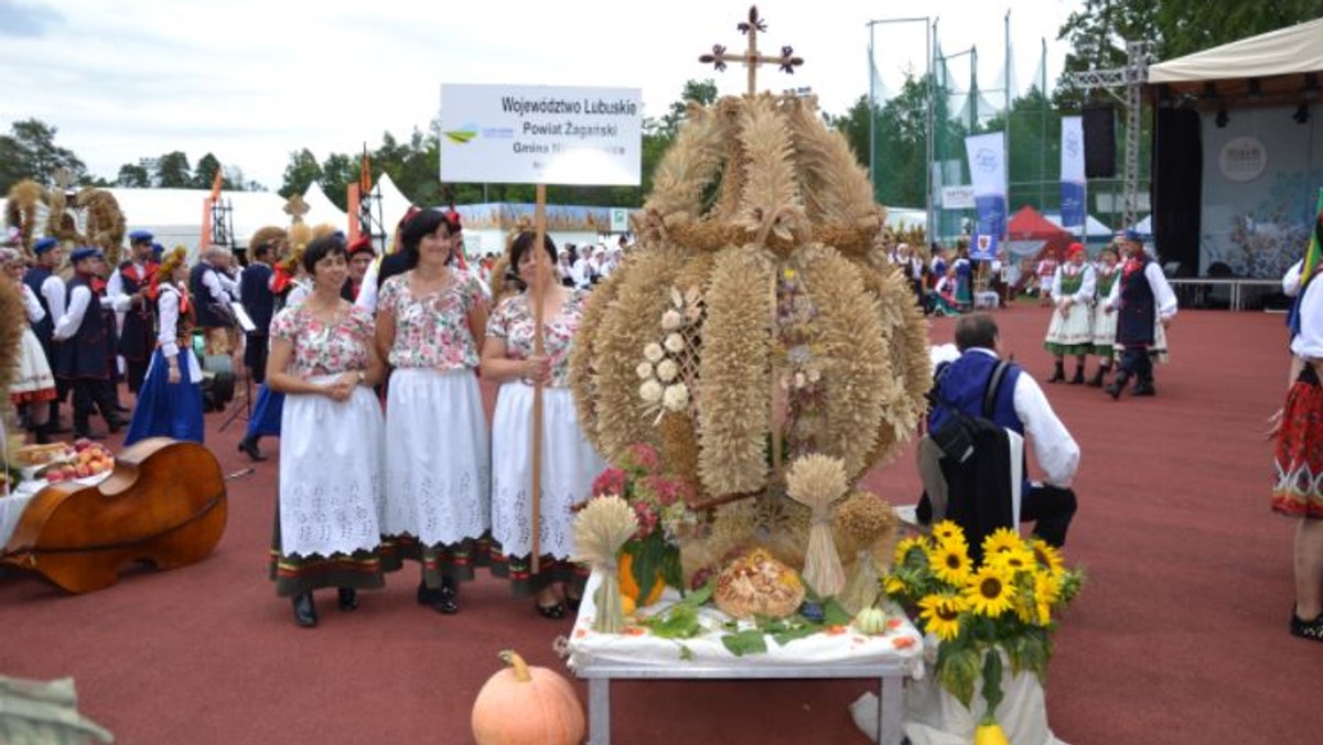 Podczas Konkursu na Najpiękniejszy Wieniec Dożynkowy w Spale, gdzie odbywają się Dożynki Prezydenckie, wieniec dożynkowy z Lubuskiego, zwycięzca wojewódzkiego konkursu na dożynkach w Cybince zdobył I miejsce w Polsce. Wieniec dożynkowy pochodzi z gminy Niegosławice (wieś Nowa Jabłona, powiat żagański). - Kultywowanie dziedzictwa kulturowego wsi jest niezwykle ważne - mówi marszałek Elżbieta Anna Polak.