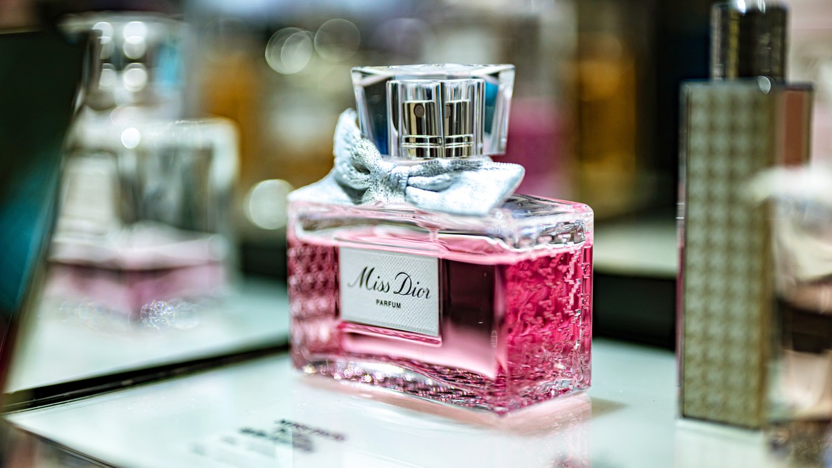 Srpkinje mirišu na najskuplje dizajnerske parfeme, a ne troše stotine evra