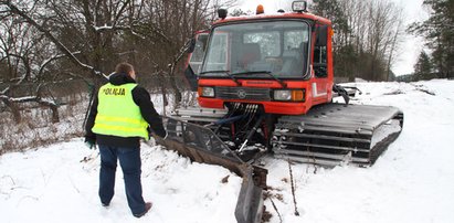 Pijacki rajd ratrakiem. Wciągnęło mężczyznę pod gąsienicę!