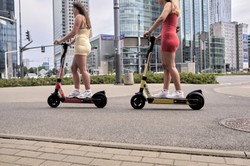 Co czwarty Polak świadomie ogranicza konsumpcję i kupuje mniej [BADANIE]