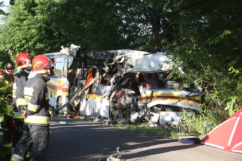 W wypadku autobusu w Mierzynie zginęły 4 osoby. Ruszył proces 21-letniego kierowcy