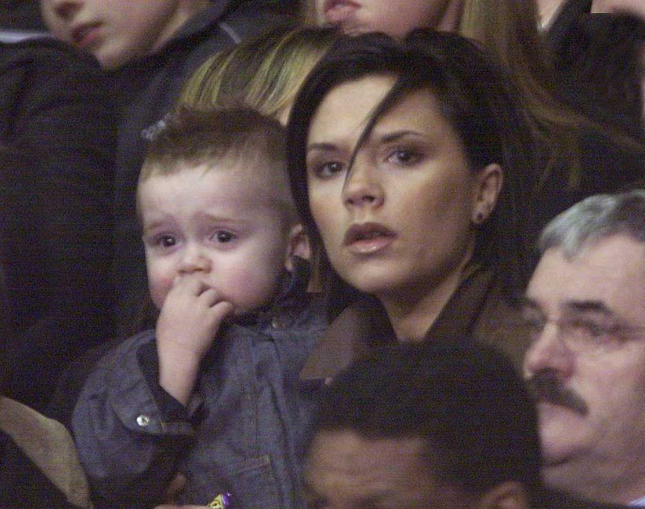 Brooklyn Beckham z mamą (2001 r.)